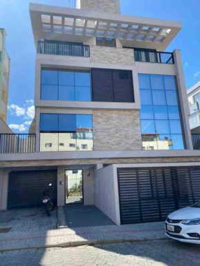 Belíssimo apartamento praia de bombas junto ao mar